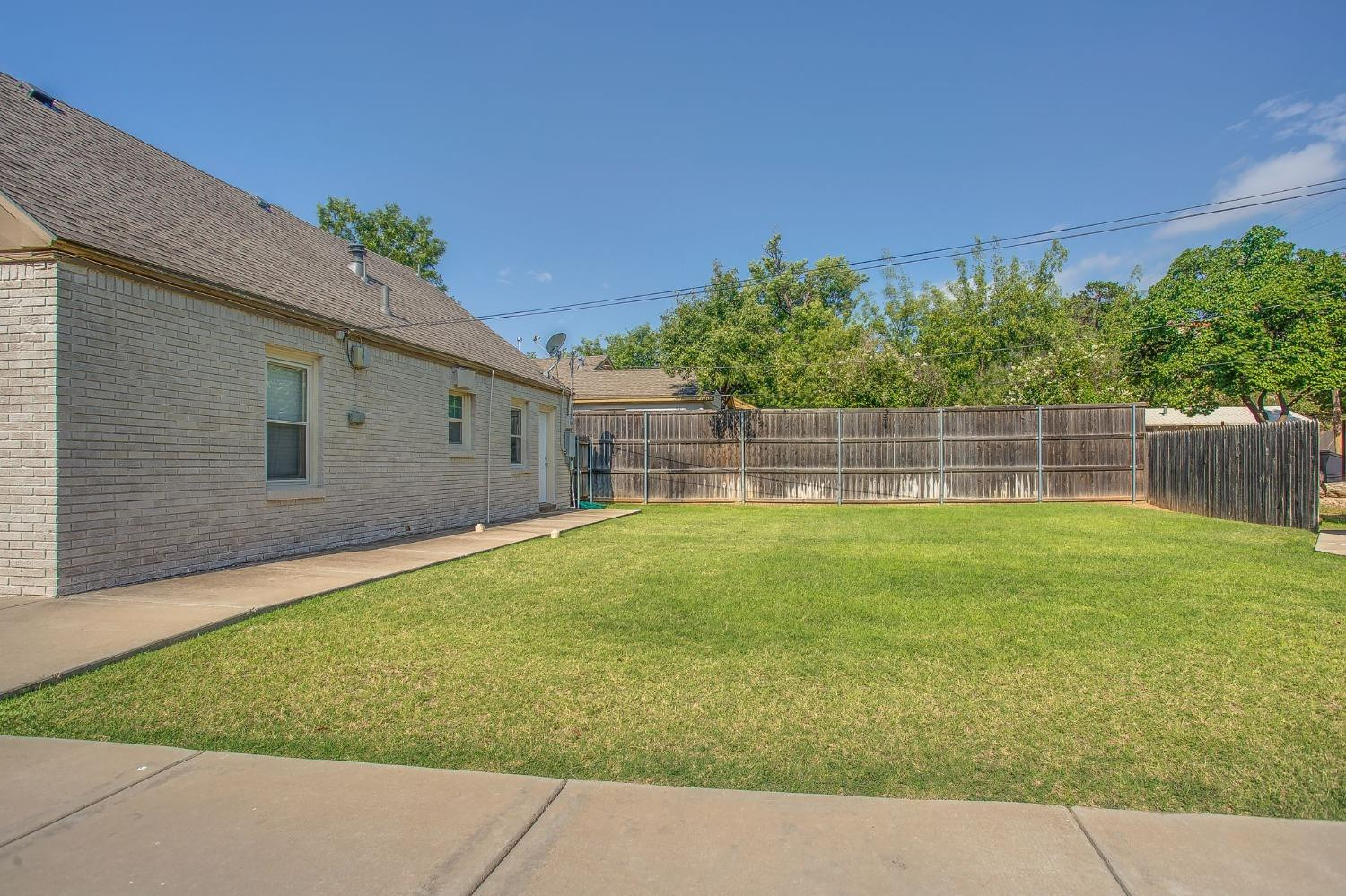 2520 20th Street, Front Property Photo 12
