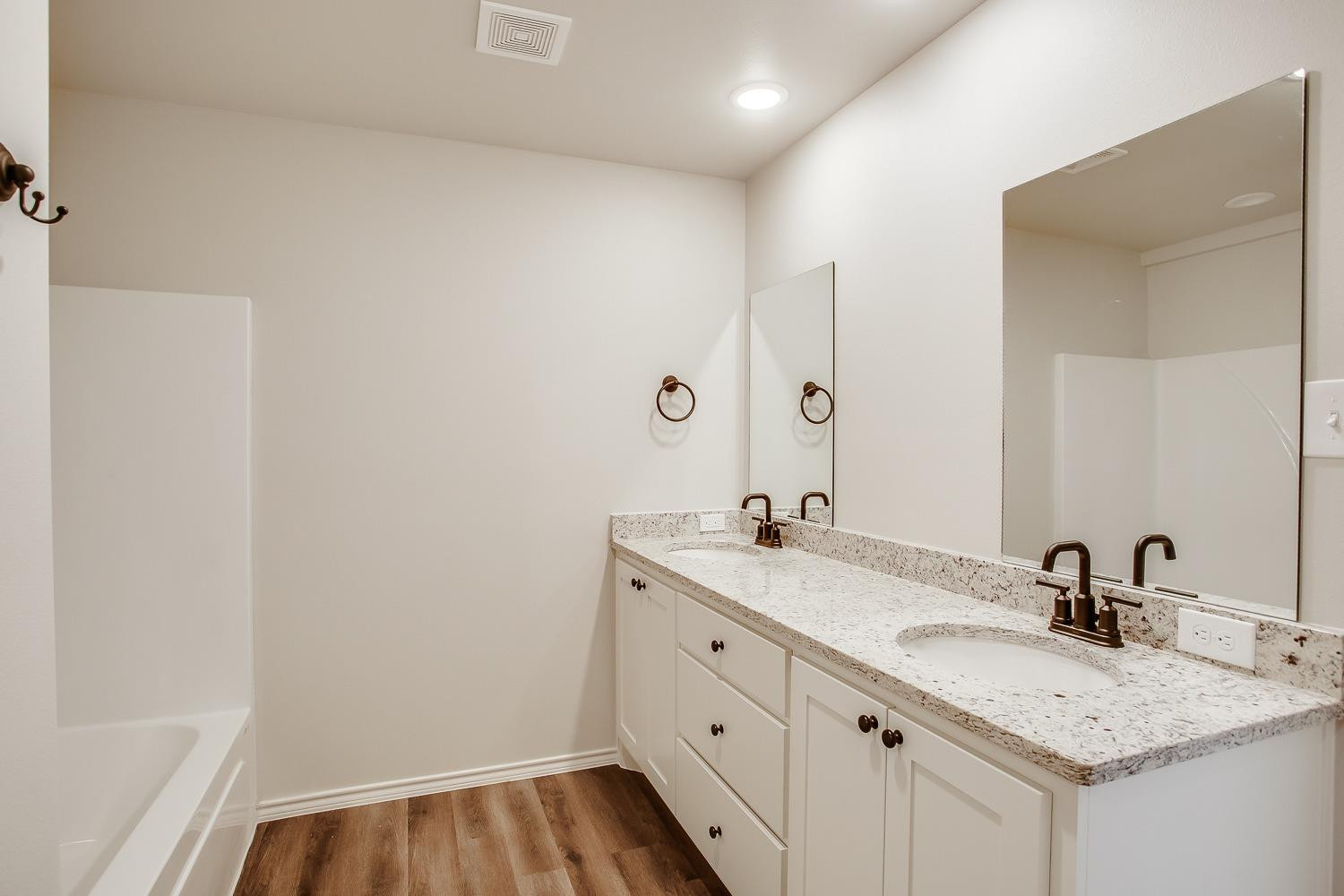 12108 Elkhart Property Photo 12