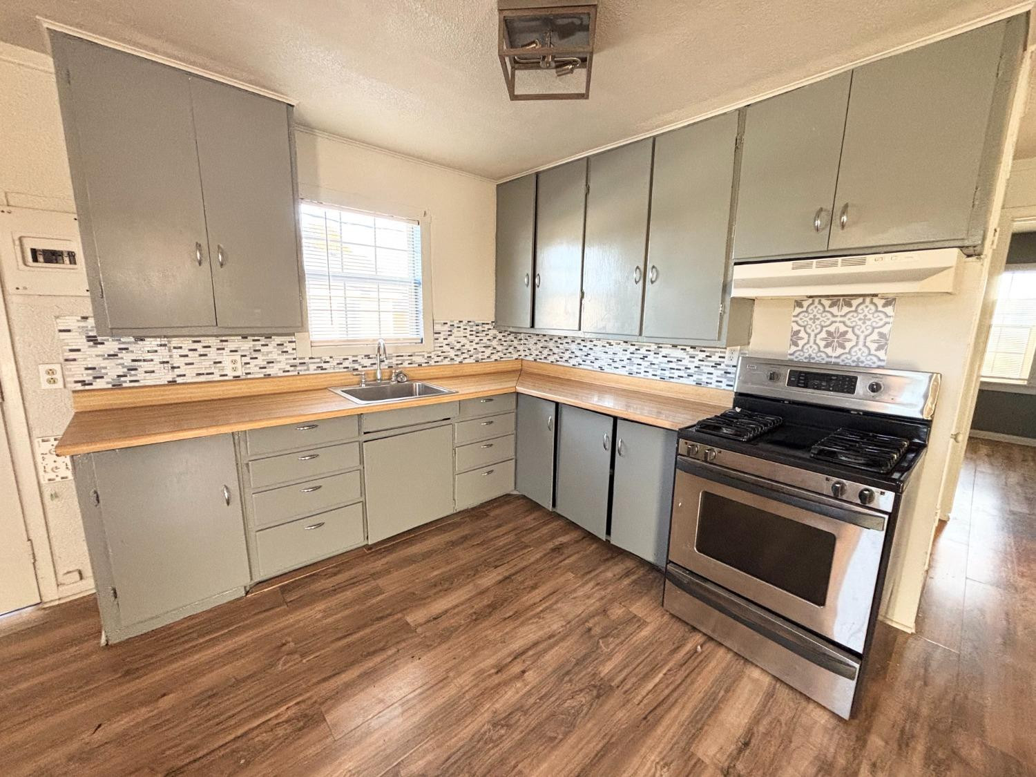 1107 14th Street Property Photo 2