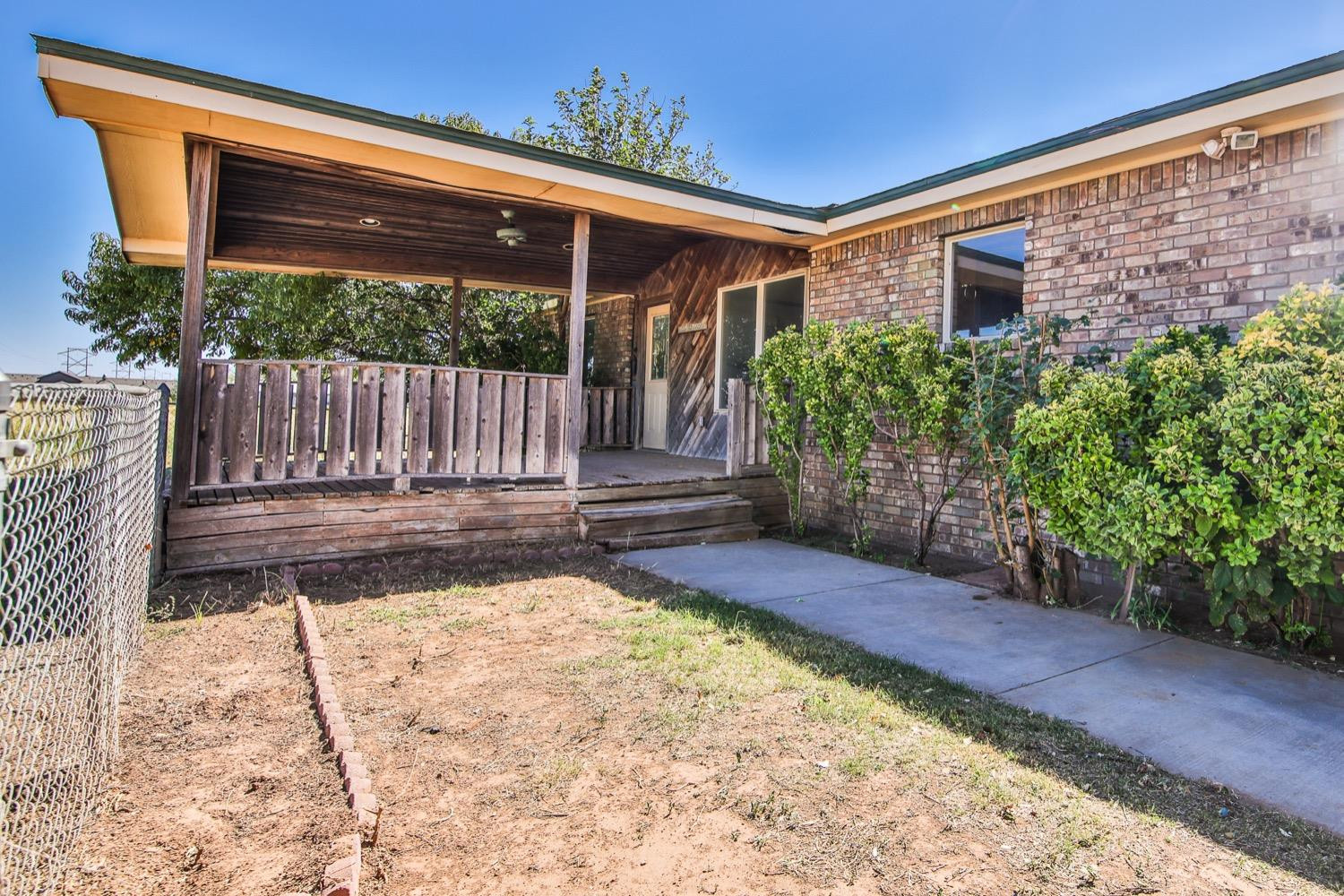 6715 104th Street Property Photo 2