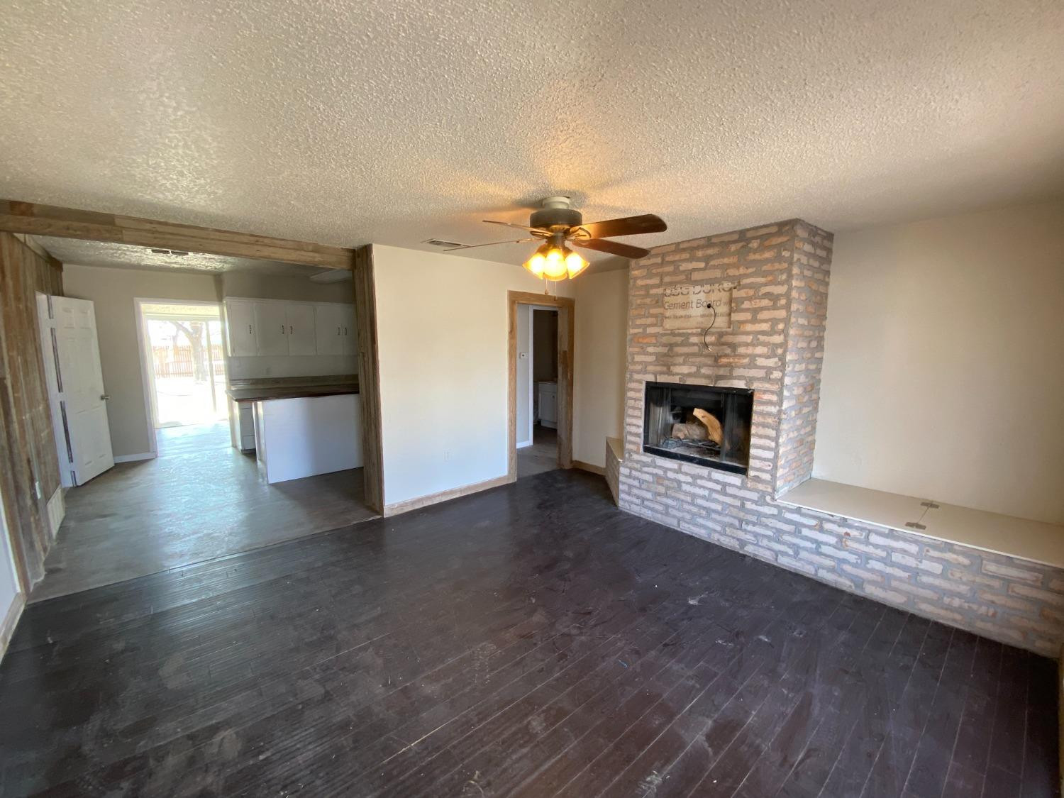 905 Texas Avenue Property Photo 3