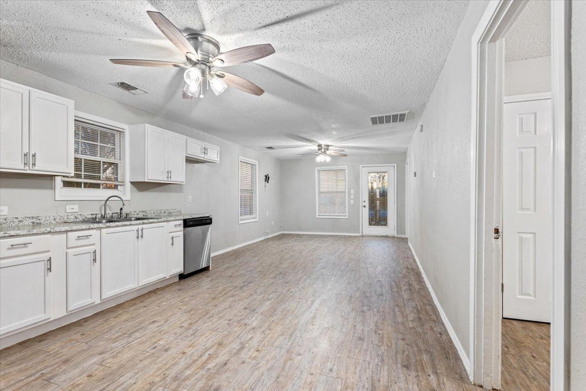 913 S Hockley Property Photo 6