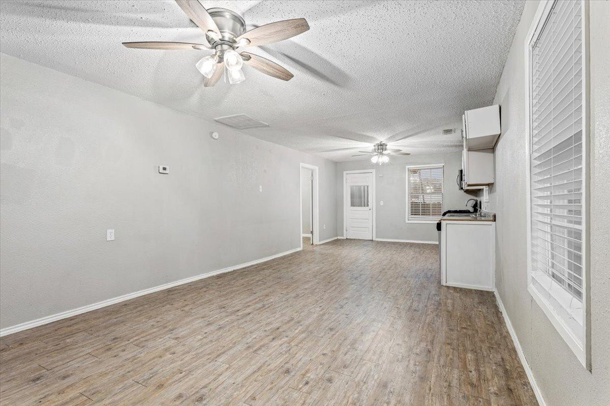 913 S Hockley Property Photo 7