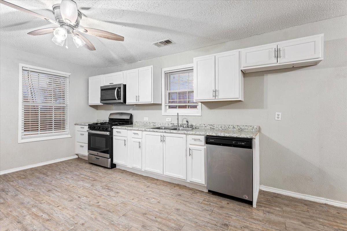 913 S Hockley Property Photo 8