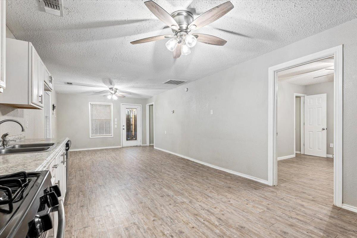 913 S Hockley Property Photo 9