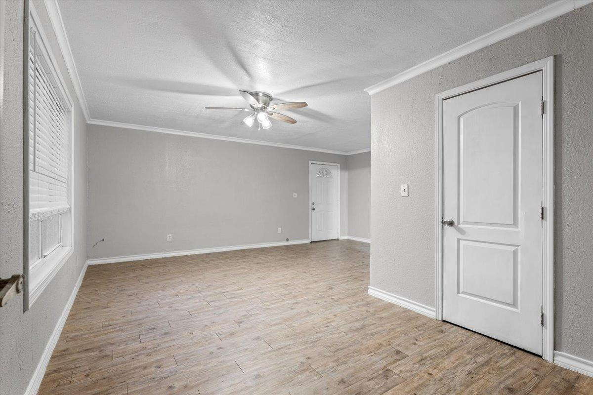 913 S Hockley Property Photo 10