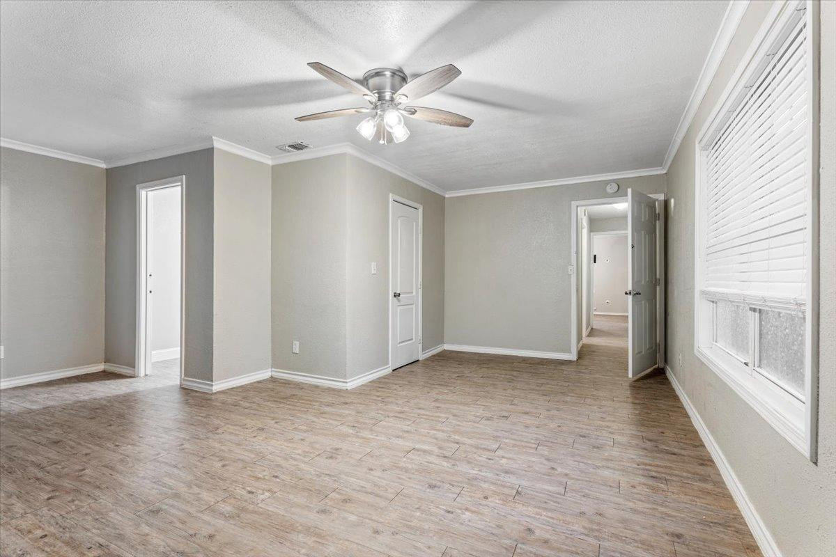 913 S Hockley Property Photo 11