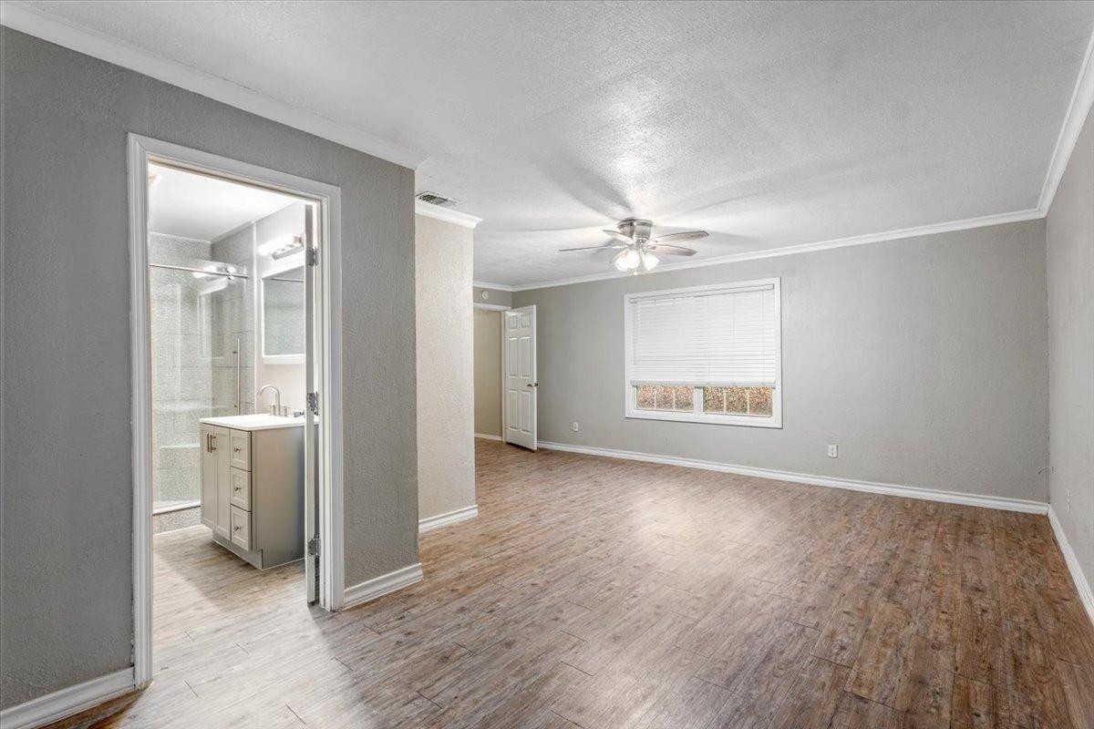 913 S Hockley Property Photo 12