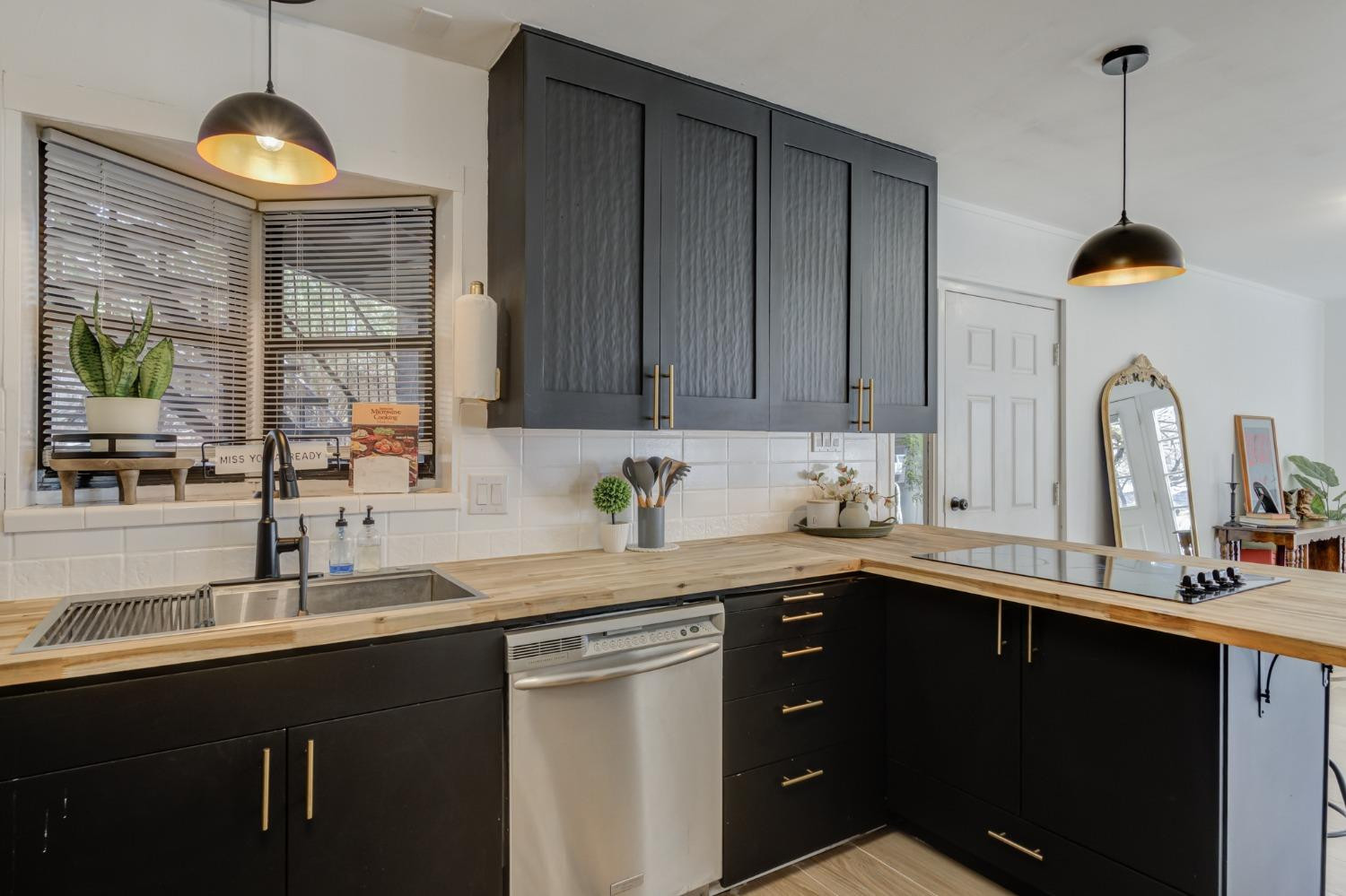 58 E Lakeshore Drive Property Photo 12