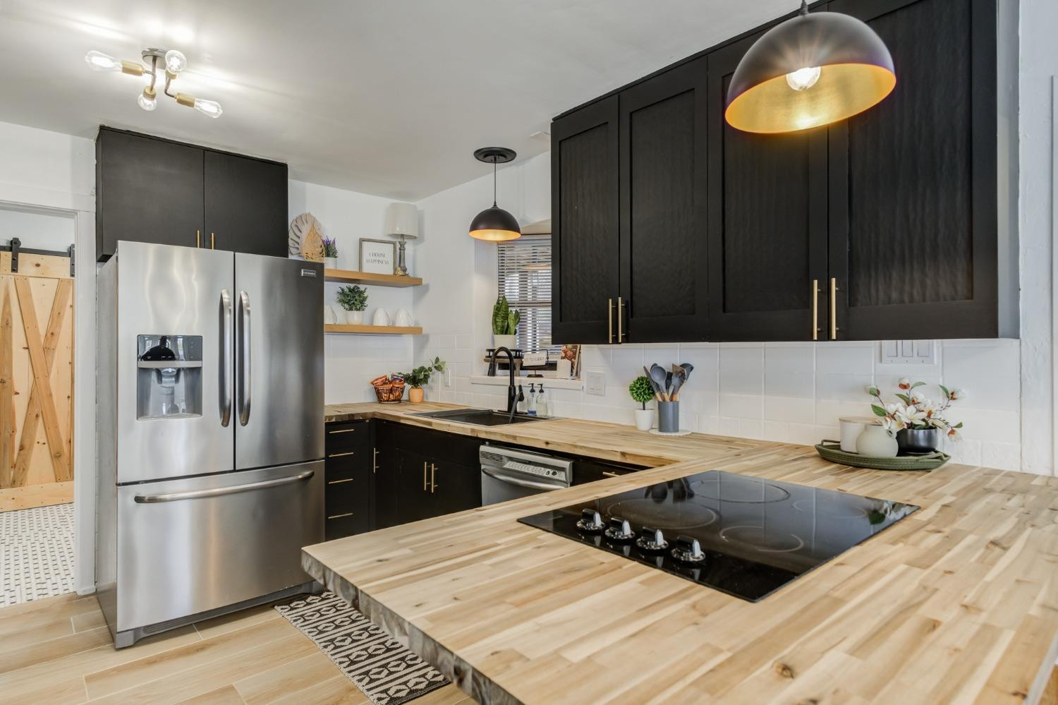 58 E Lakeshore Drive Property Photo 13