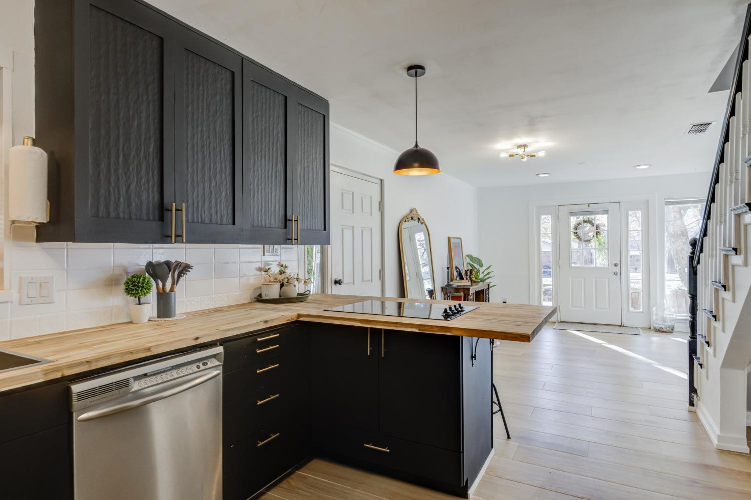 58 E Lakeshore Drive Property Photo 15