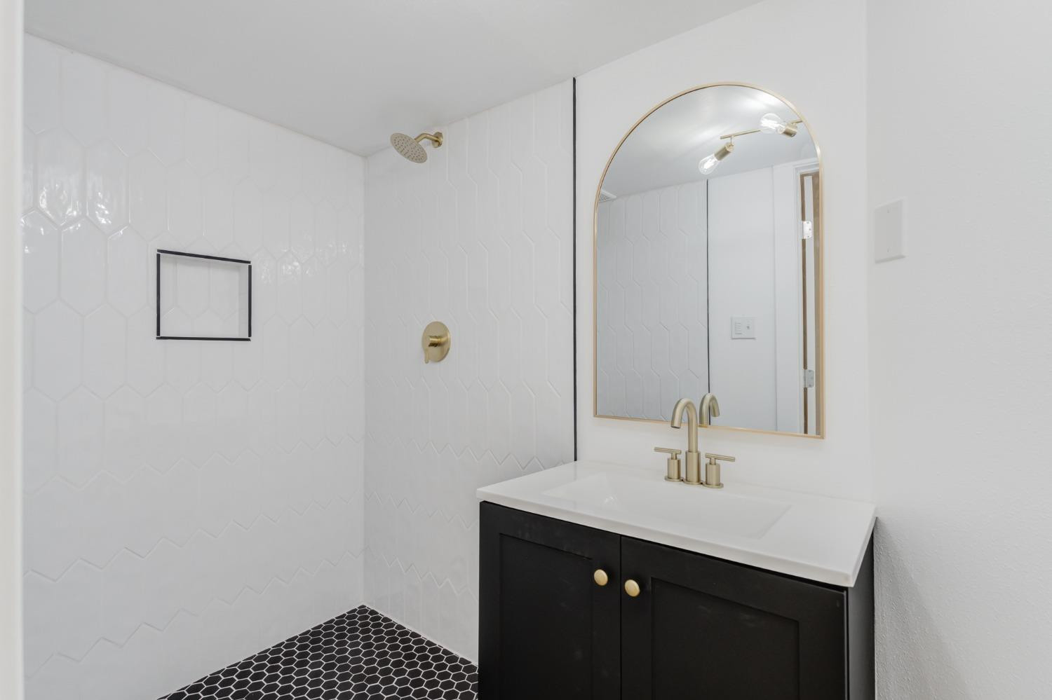 58 E Lakeshore Drive Property Photo 19