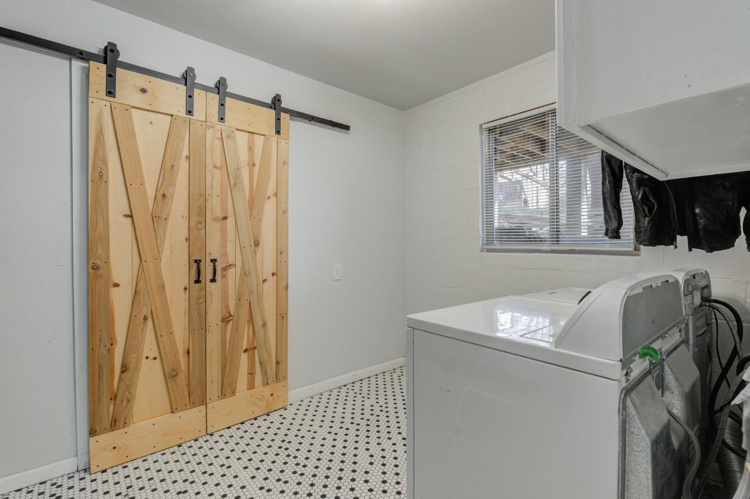 58 E Lakeshore Drive Property Photo 21