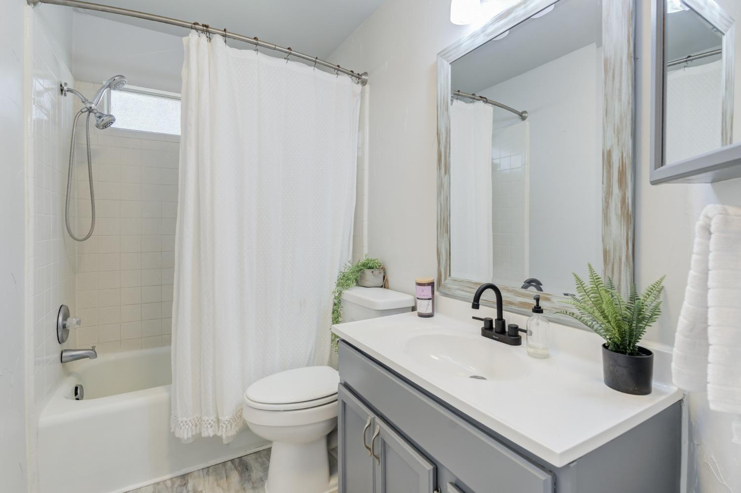 58 E Lakeshore Drive Property Photo 37