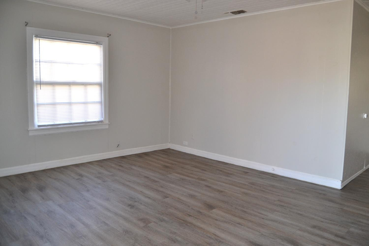 1915 26th Property Photo 7