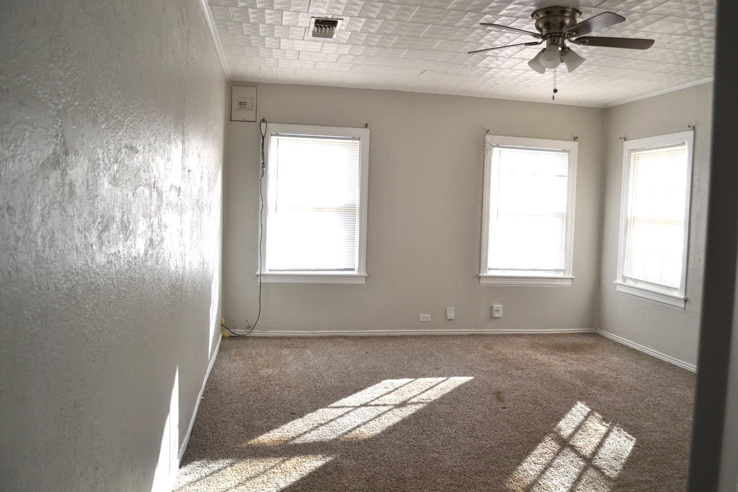 1915 26th Property Photo 11