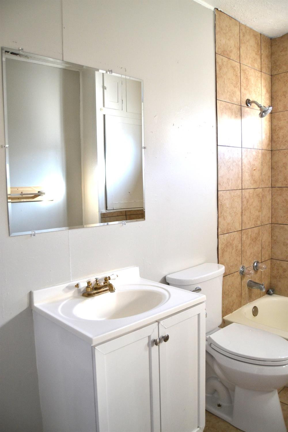 1915 26th Property Photo 16