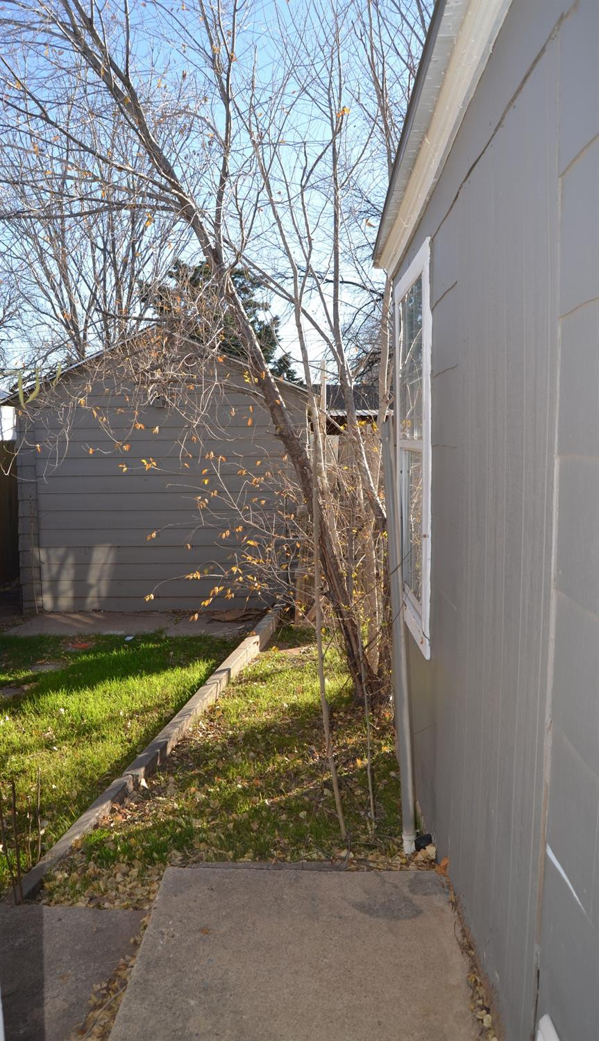 1915 26th Property Photo 23