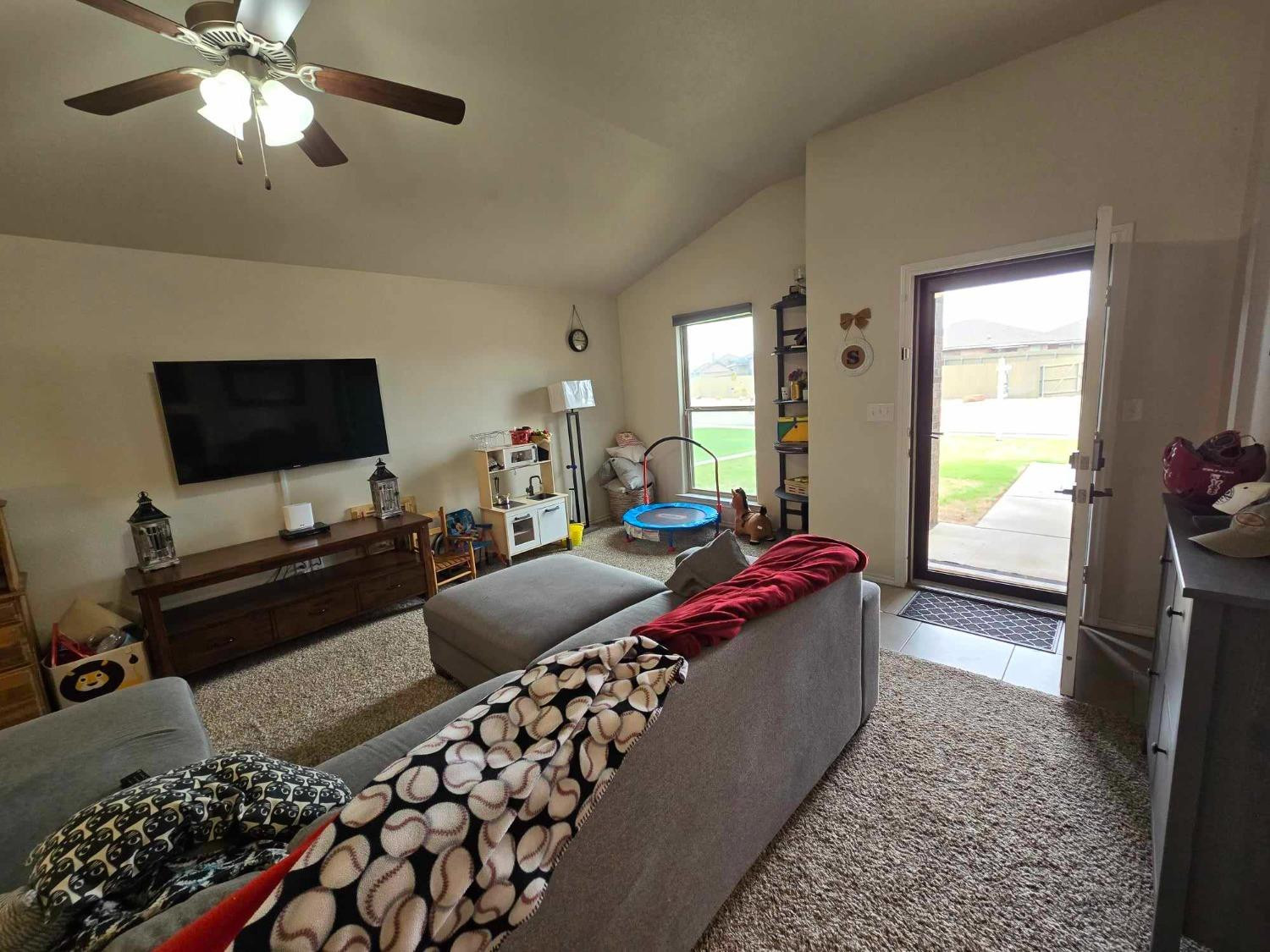 7441 102nd Street Property Photo 2