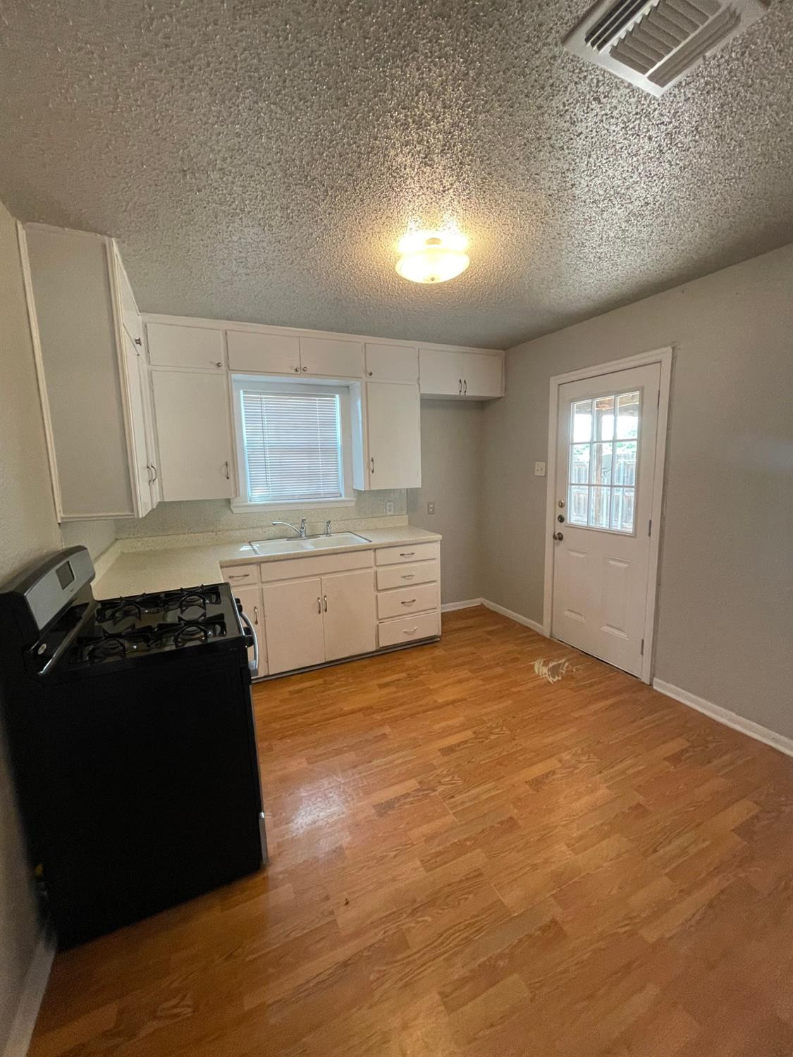 3609 32nd Street Property Photo 3