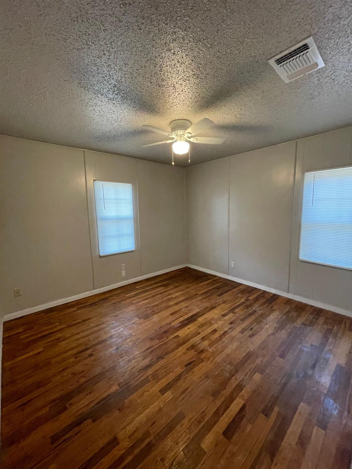 3609 32nd Street Property Photo 5