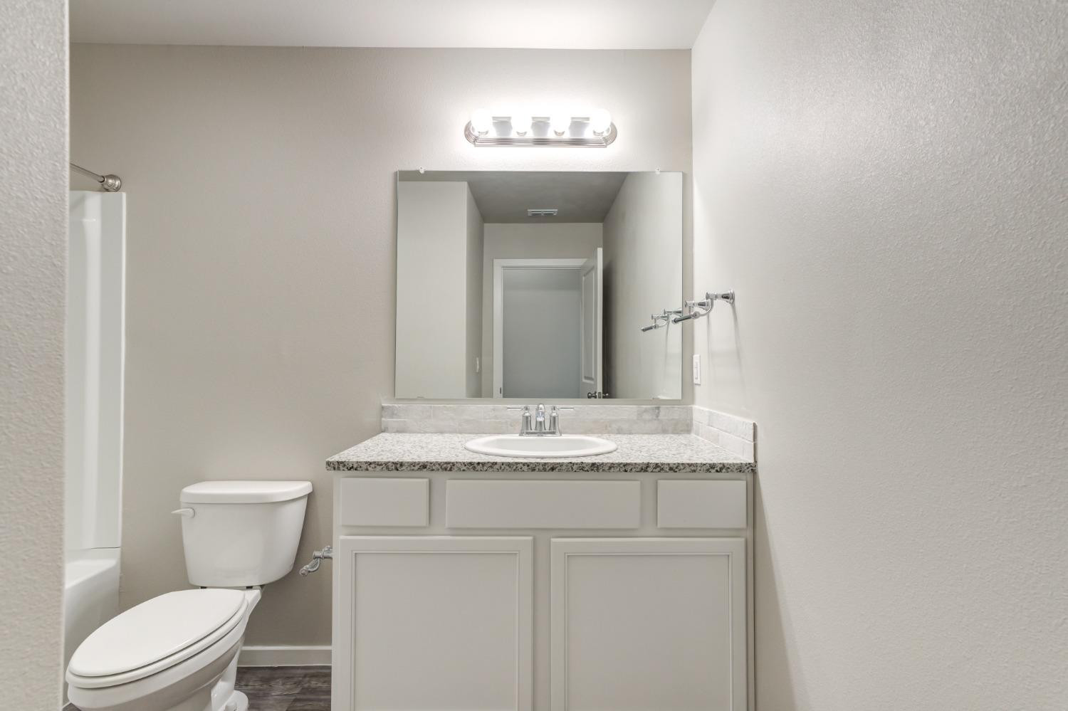 2116 N Ave J Property Photo 12