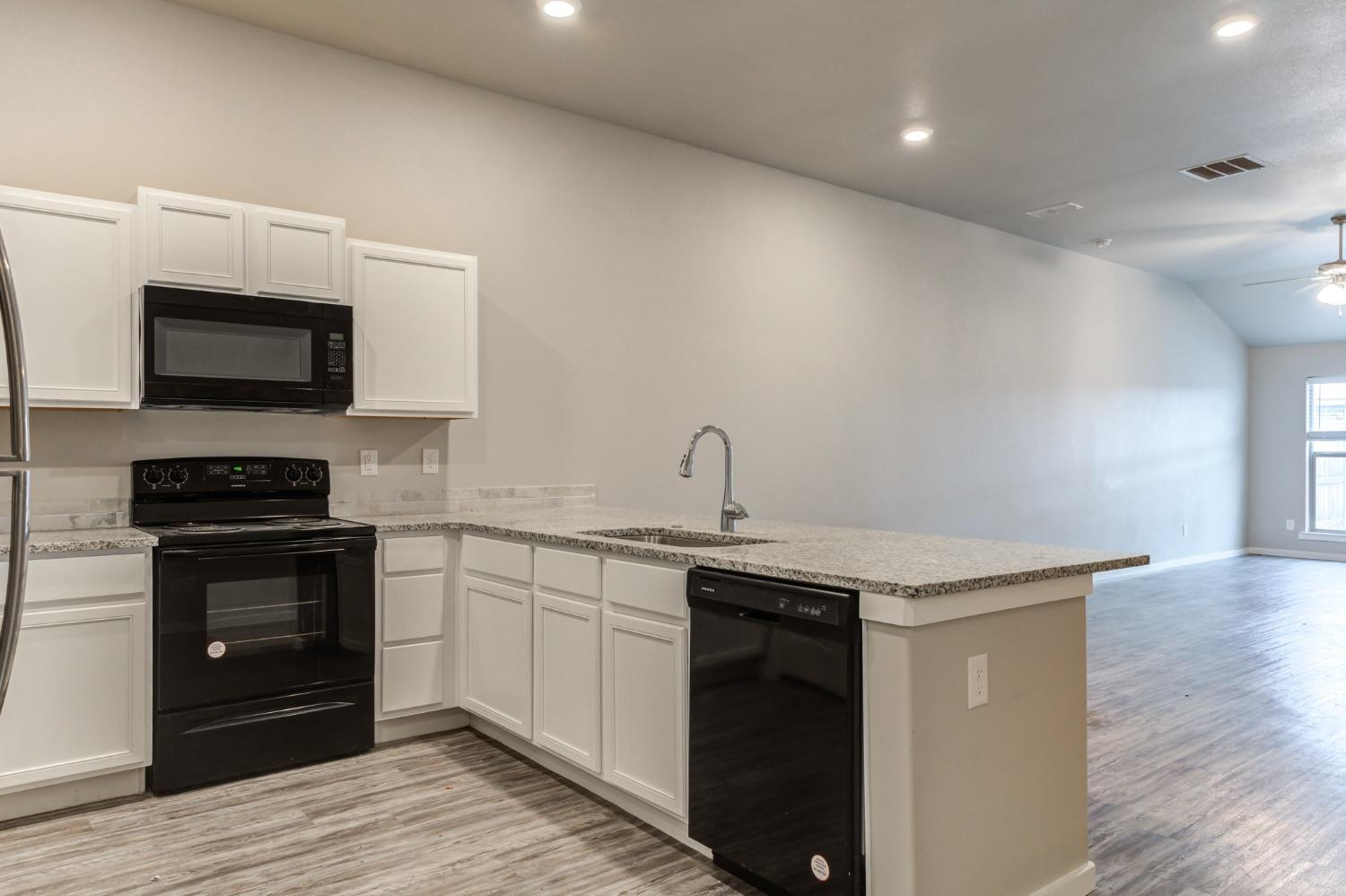 2118 N Ave J Property Photo 2