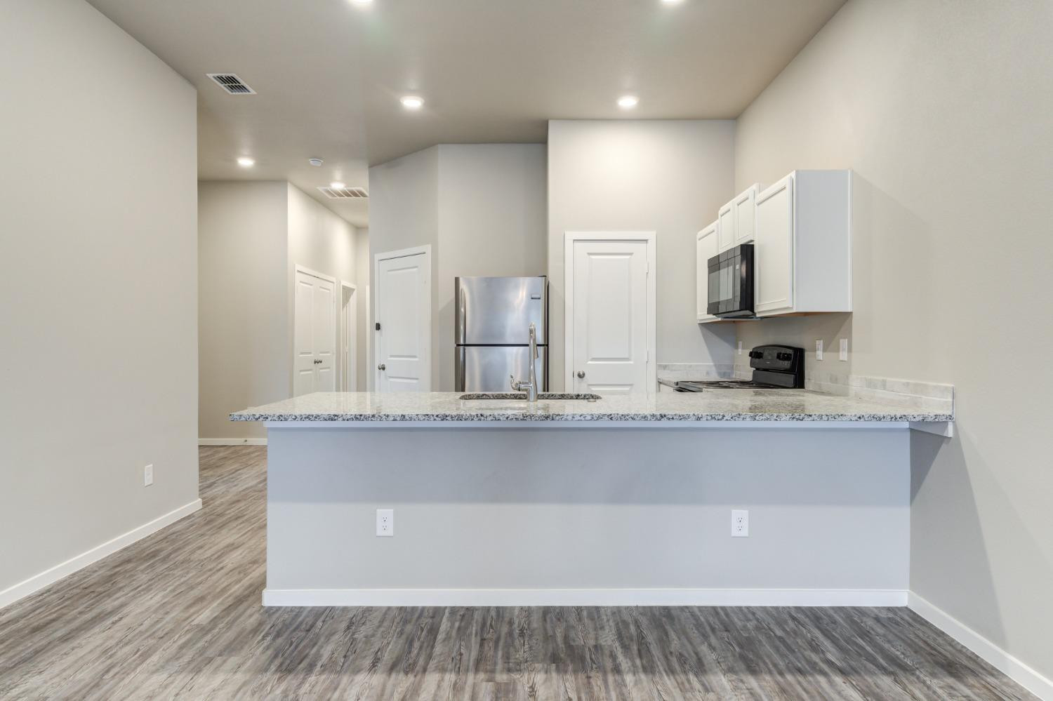 2118 N Ave J Property Photo 6