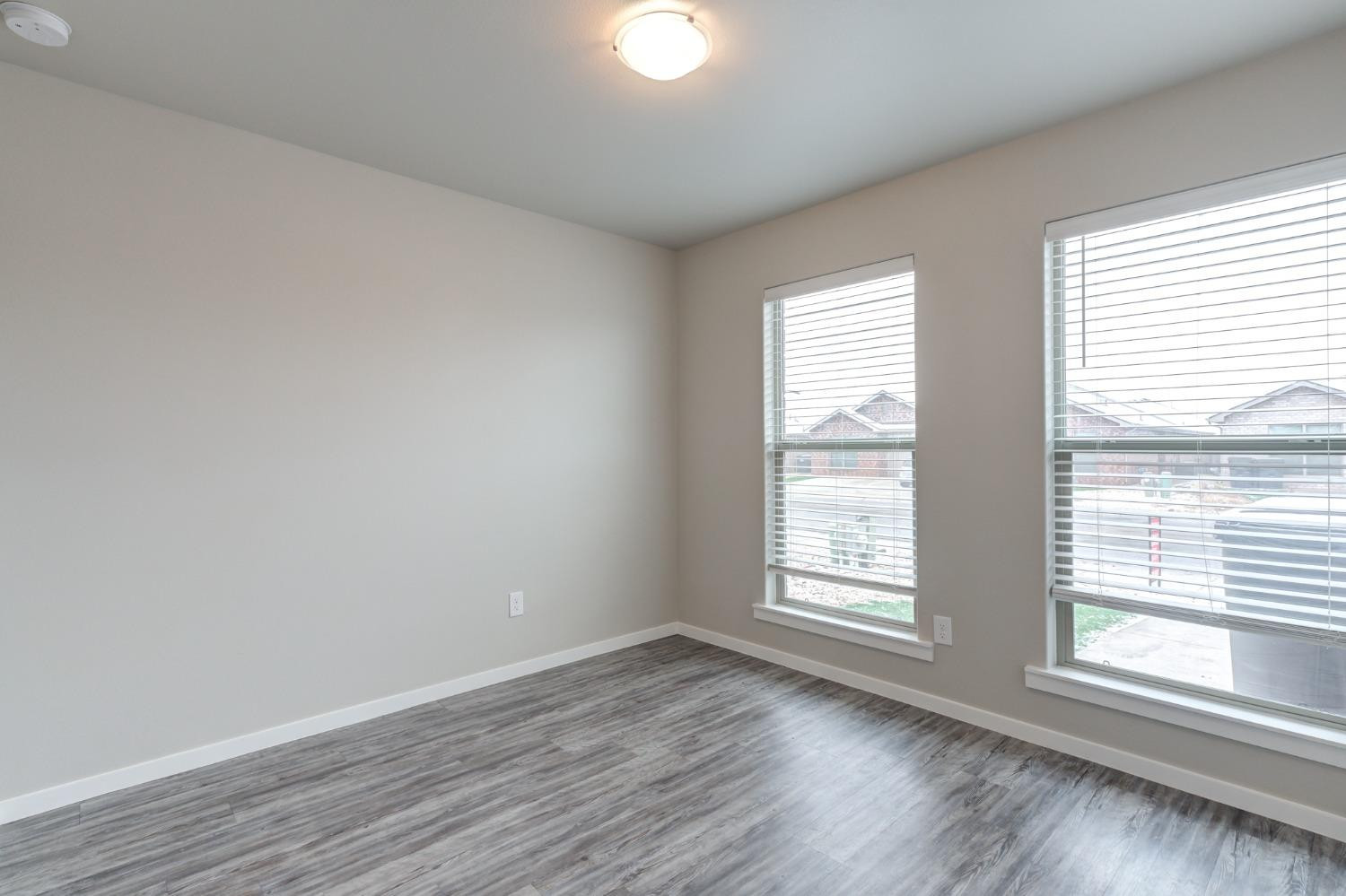 2118 N Ave J Property Photo 13