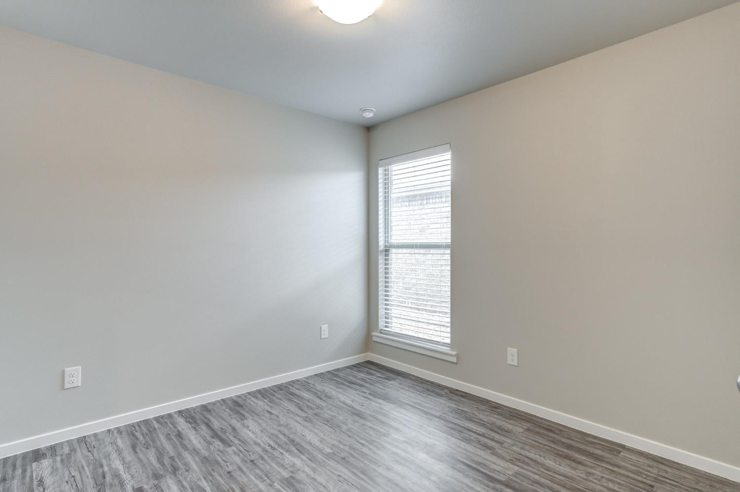 2118 N Ave J Property Photo 15