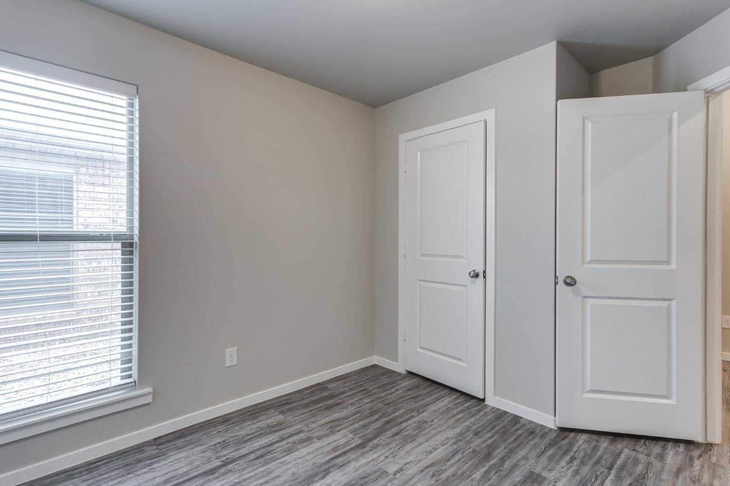 2118 N Ave J Property Photo 16