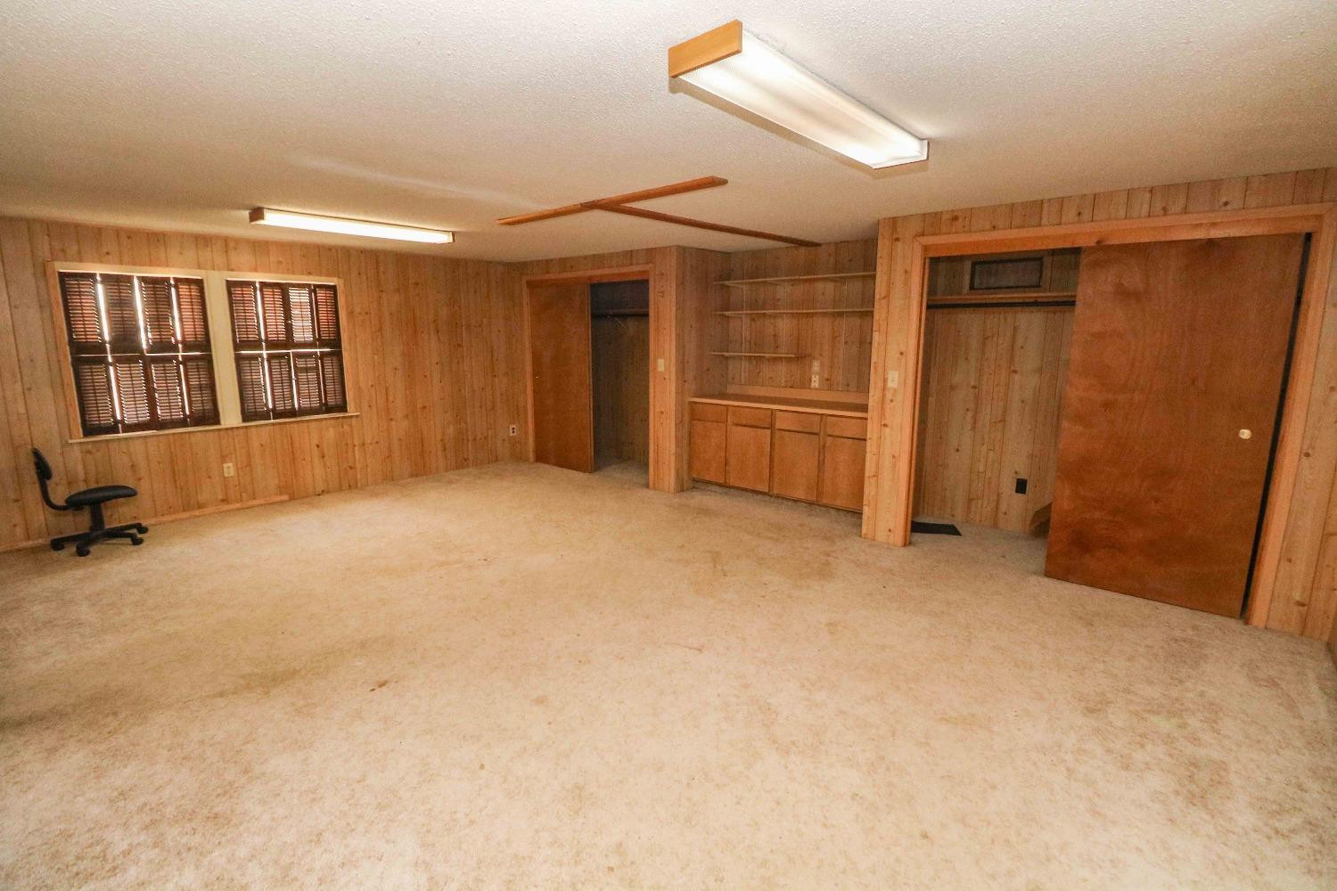 609 W 7th Property Photo 12