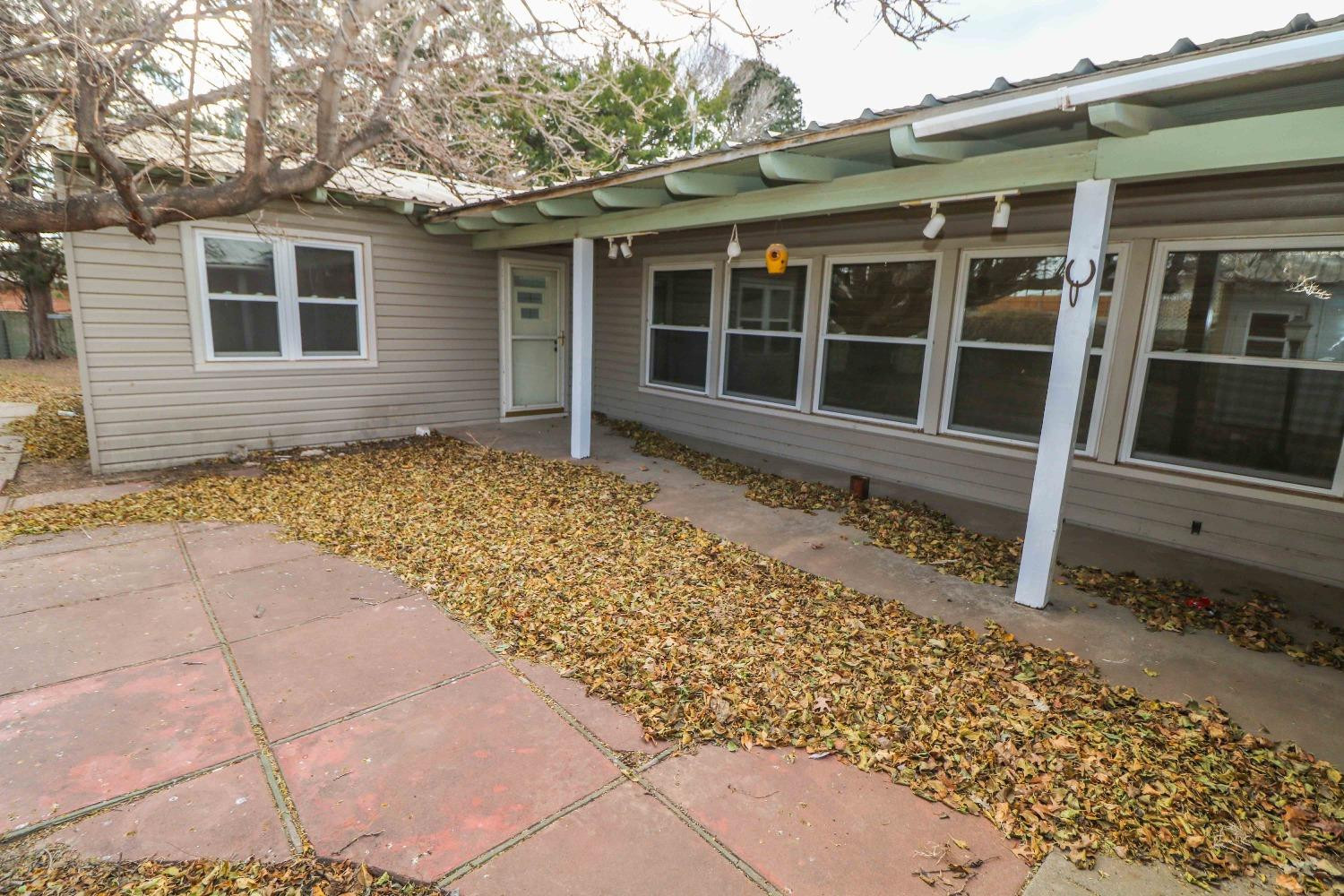 609 W 7th Property Photo 19