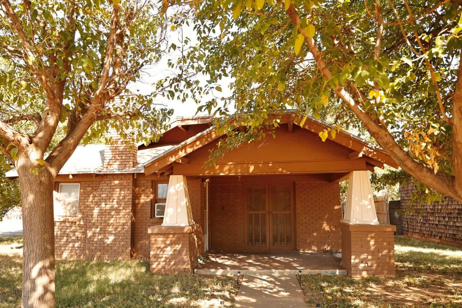 1512 W 11th Street Property Photo 1