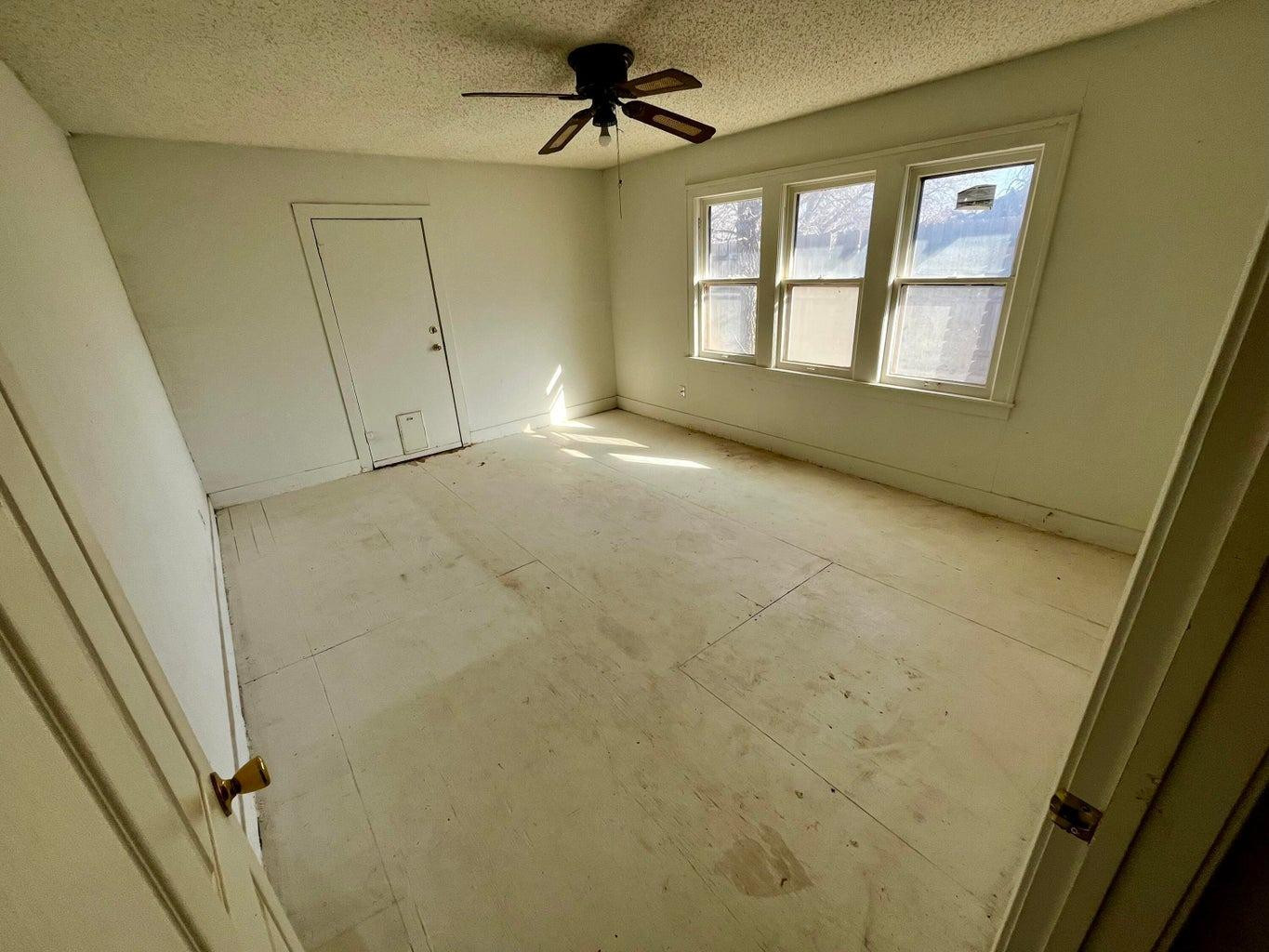 1512 W 11th Street Property Photo 18