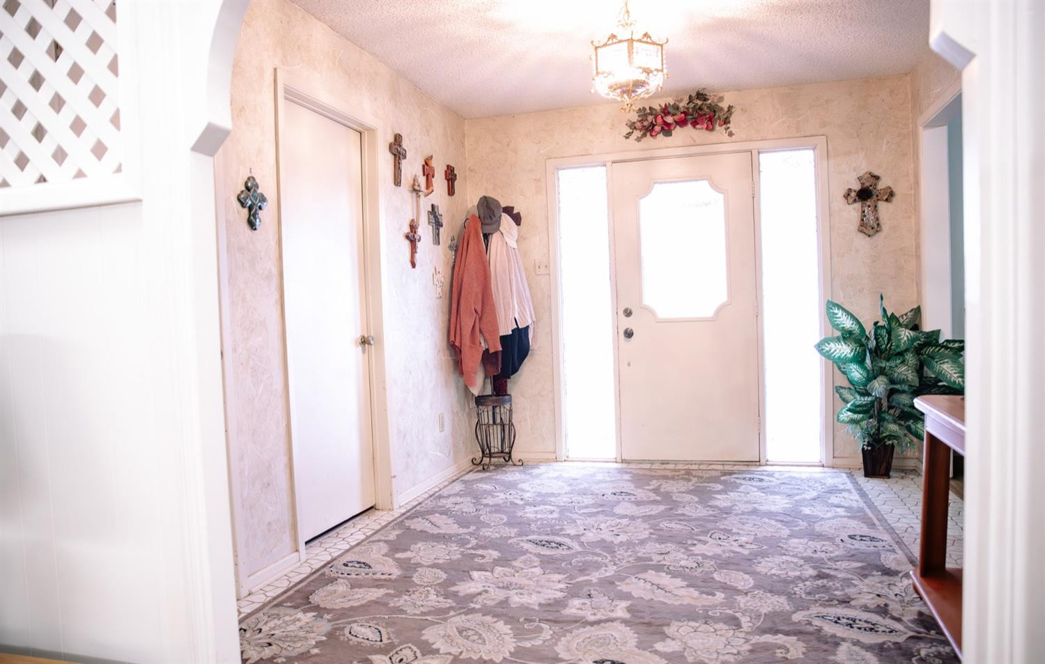 1614 E Crystal Place Property Photo 5