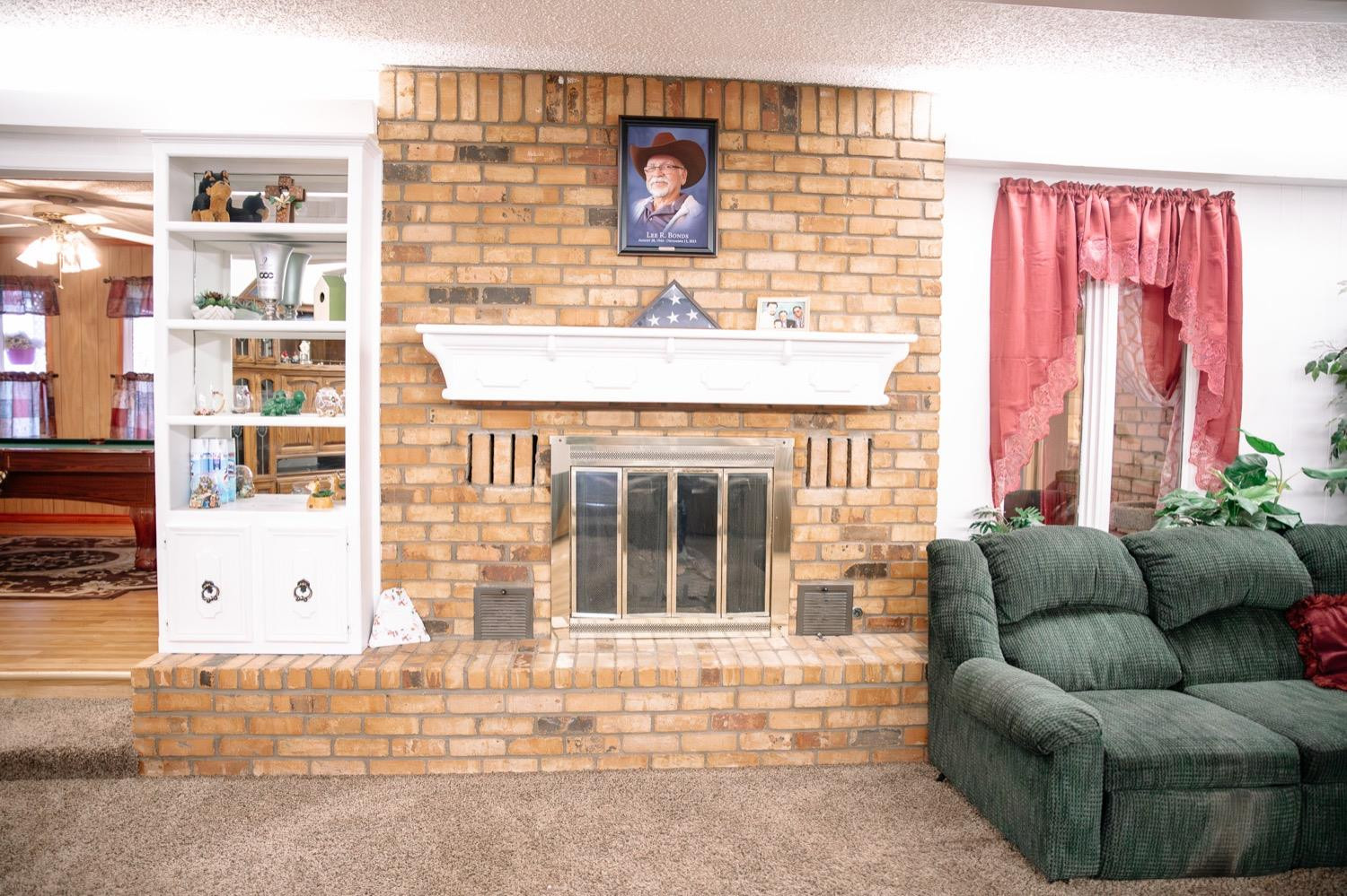1614 E Crystal Place Property Photo 9
