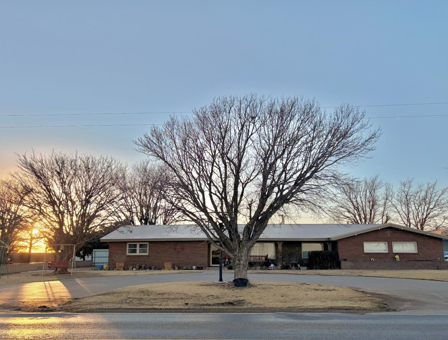 819 N Amherst Highway Property Photo 1