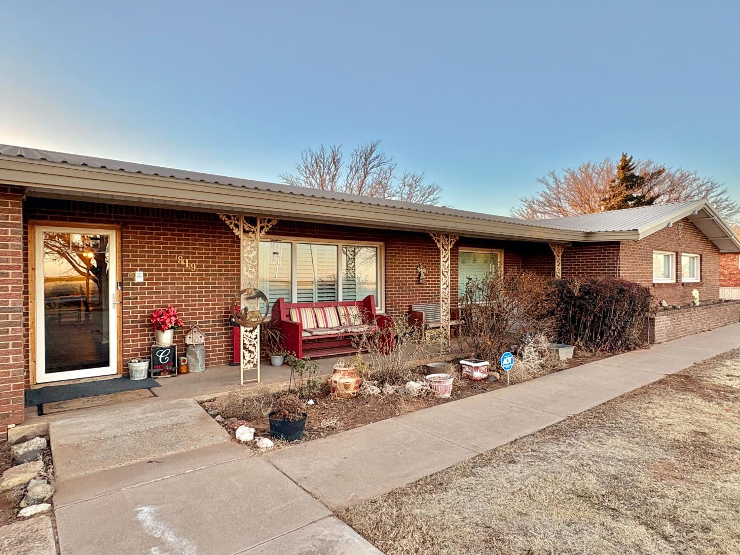 819 N Amherst Highway Property Photo 3