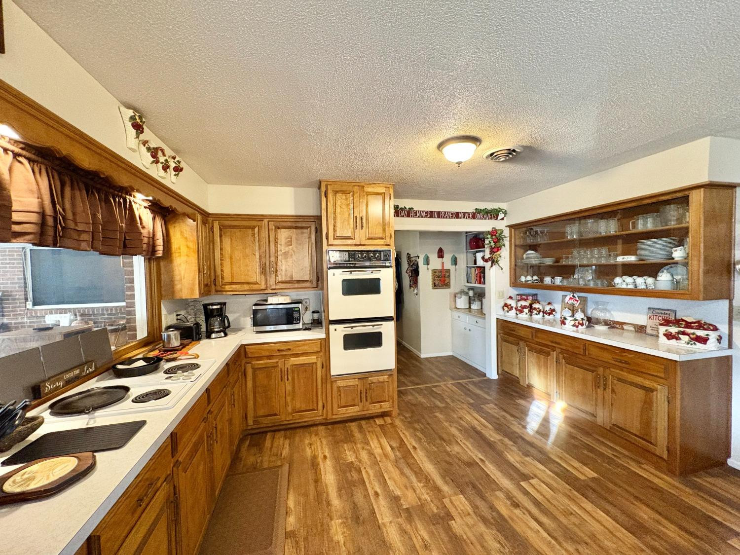 819 N Amherst Highway Property Photo 8