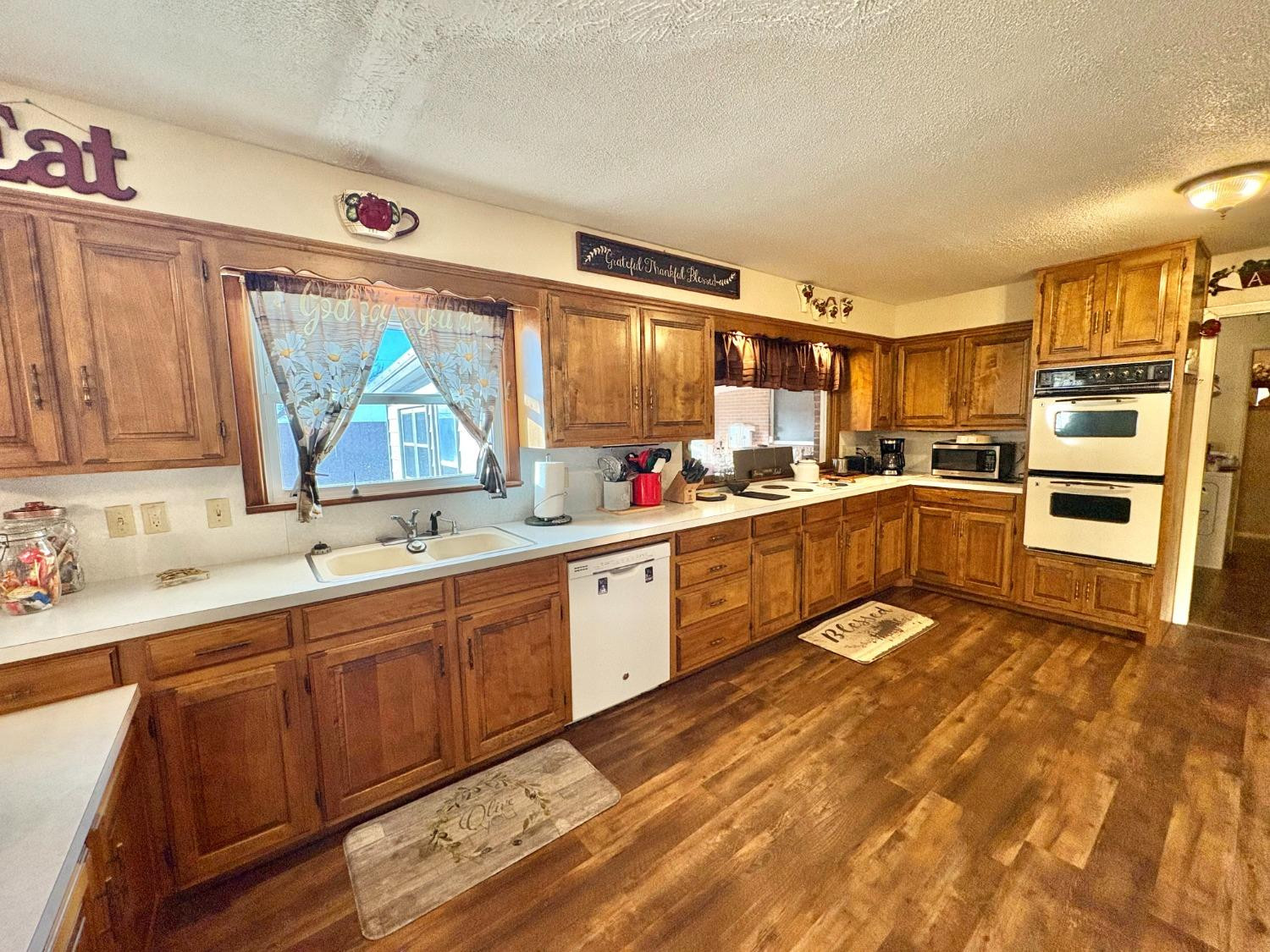 819 N Amherst Highway Property Photo 10