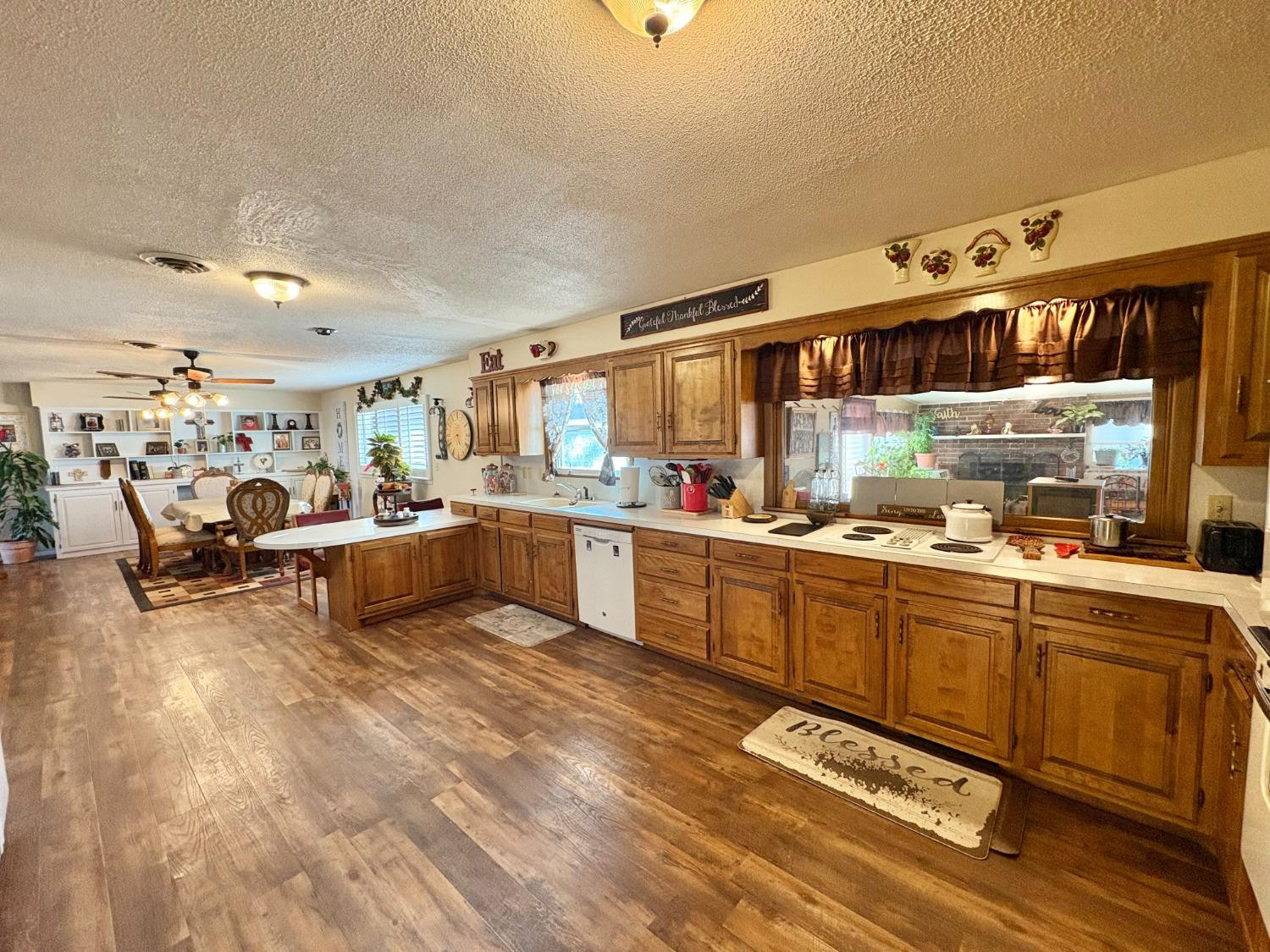 819 N Amherst Highway Property Photo 12
