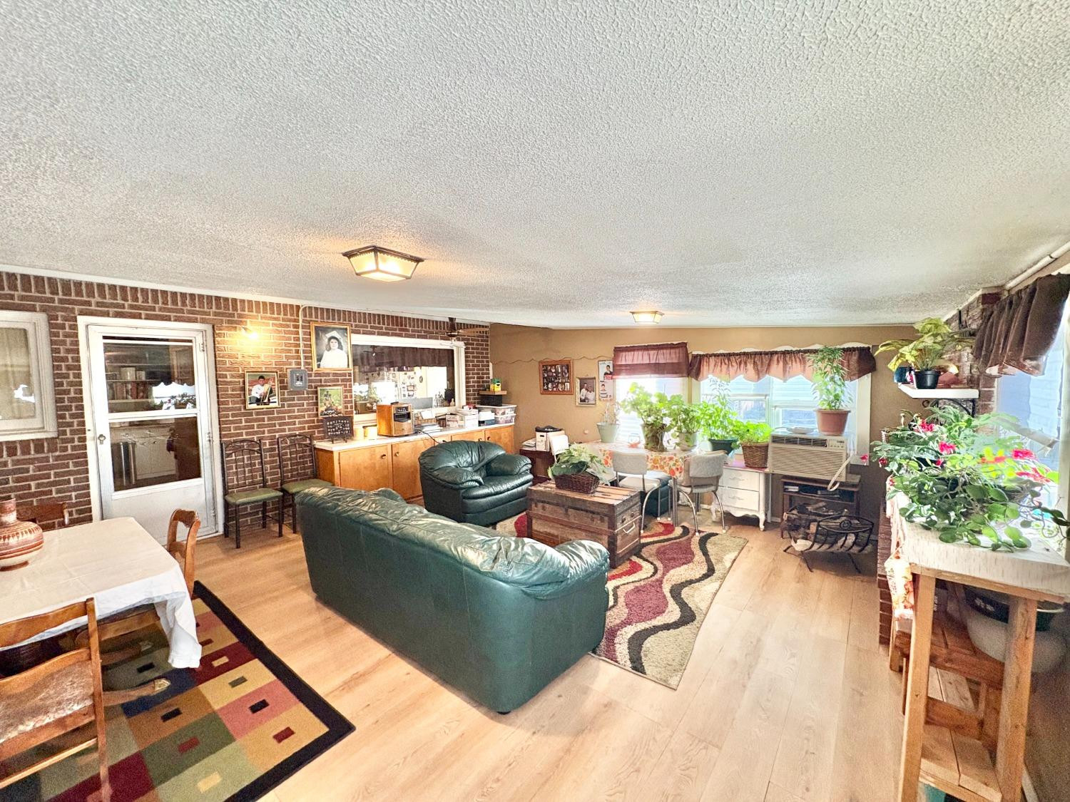 819 N Amherst Highway Property Photo 18