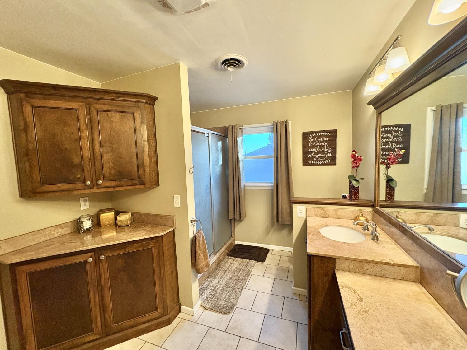 819 N Amherst Highway Property Photo 25