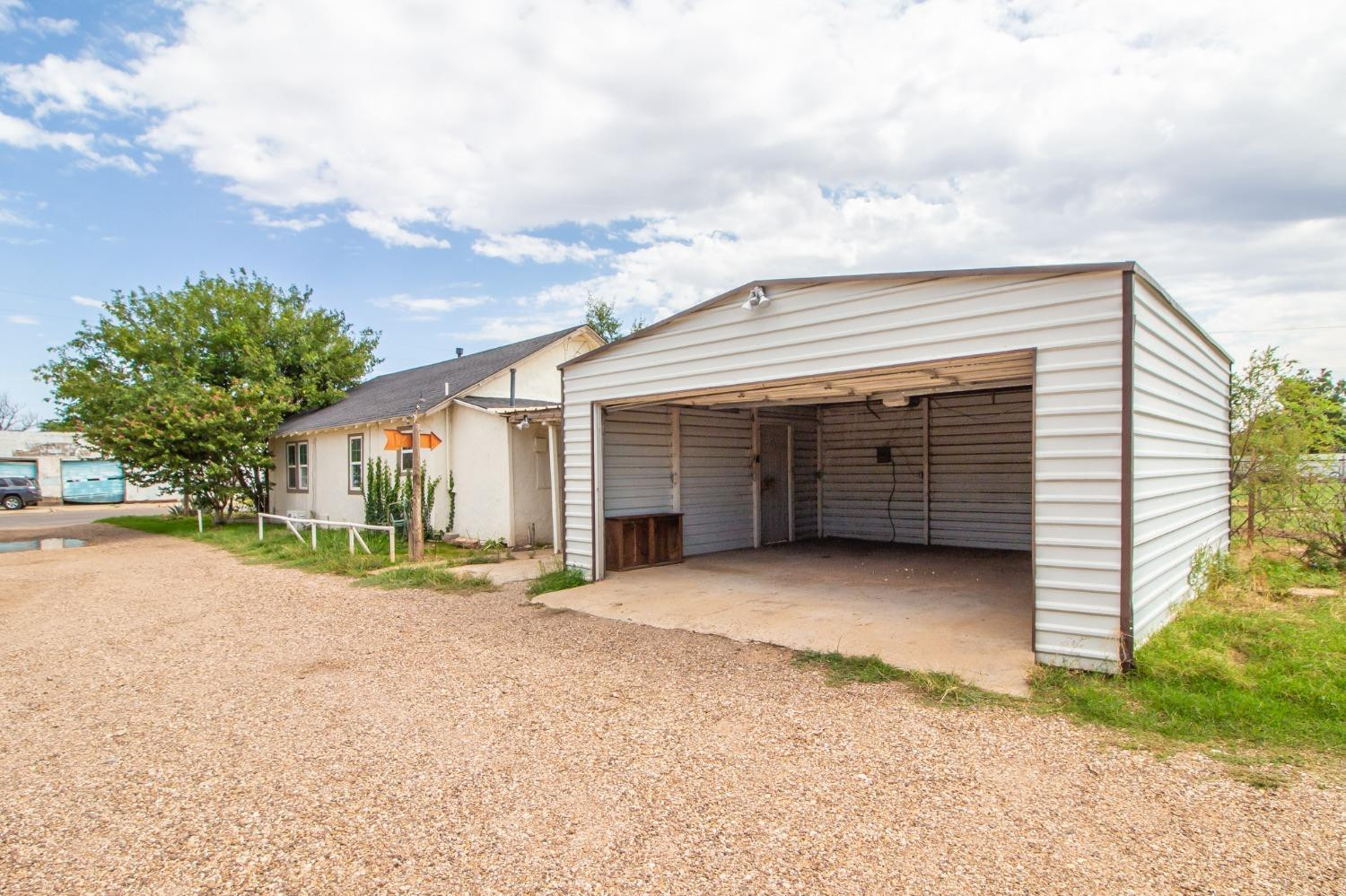 1305 S 9th Street Property Photo 2