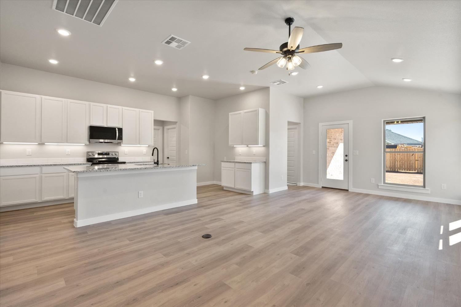 7429 30th Street Property Photo 3
