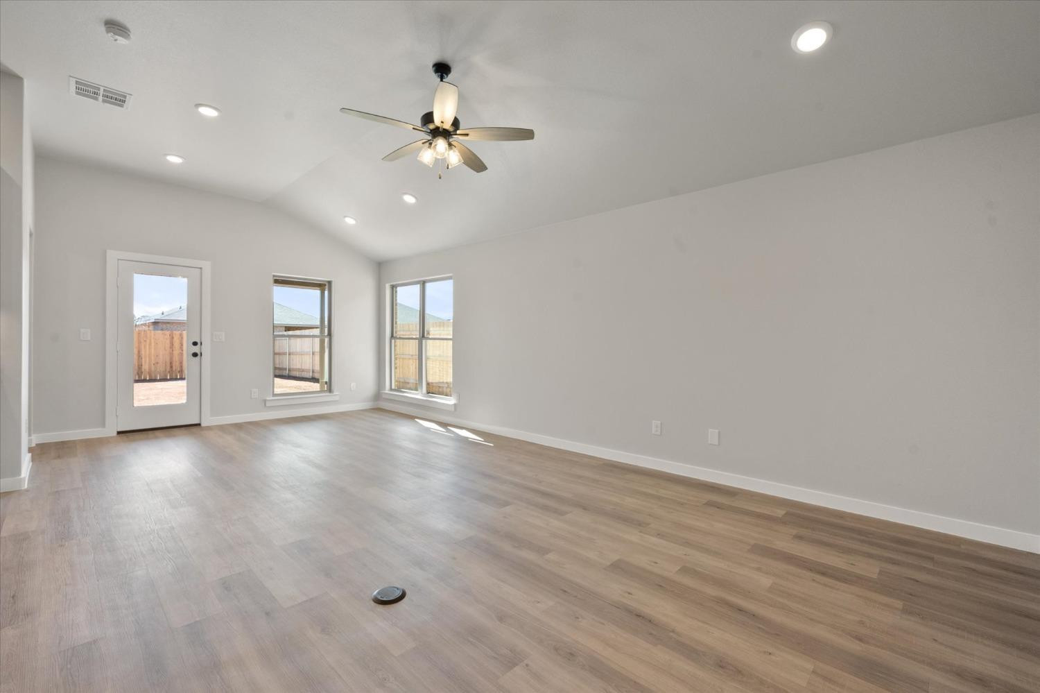 7429 30th Street Property Photo 4