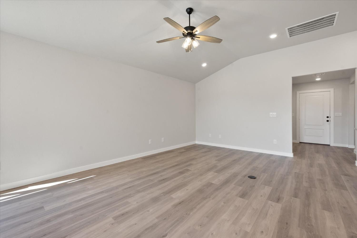 7429 30th Street Property Photo 6