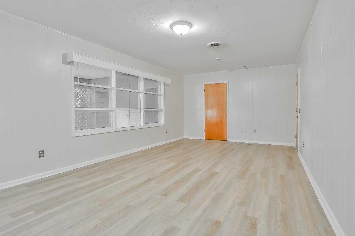1606 E Cardwell Street Property Photo 3