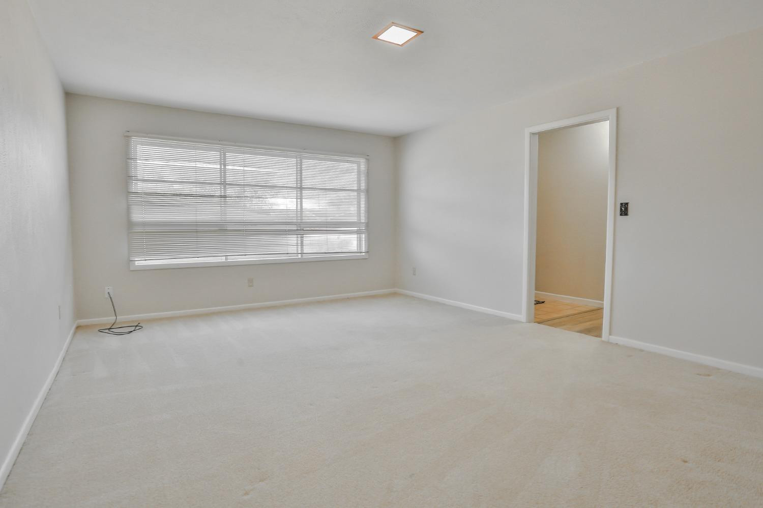 1606 E Cardwell Street Property Photo 5